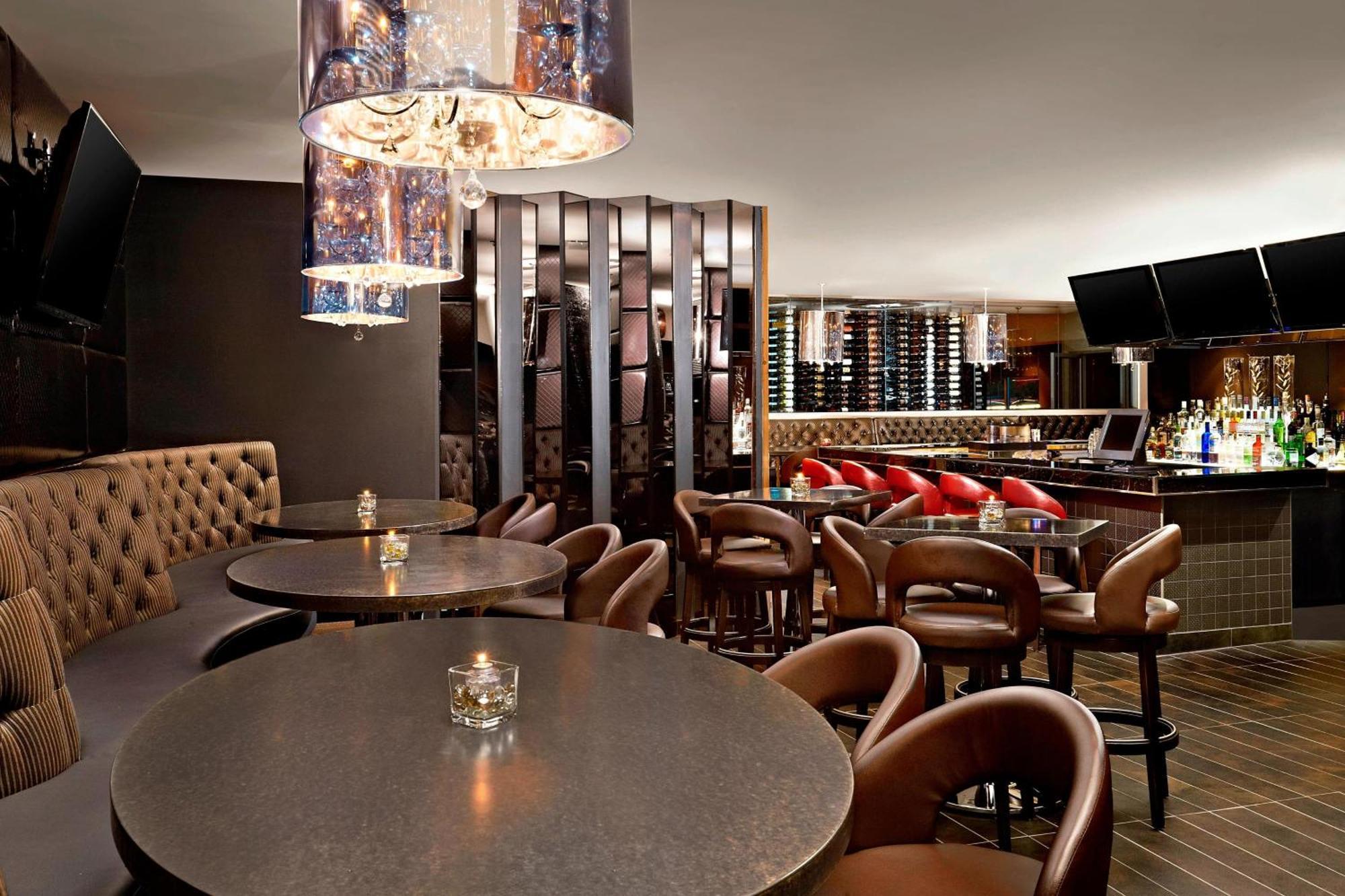 Four Points By Sheraton Hotel & Suites Calgary West Luaran gambar