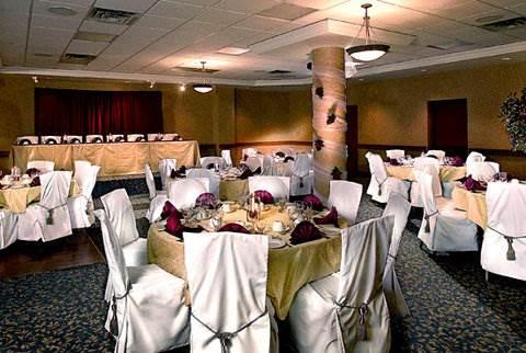 Four Points By Sheraton Hotel & Suites Calgary West Restoran gambar